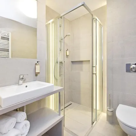 21 Victus By Renters לינה וארוחת בוקר