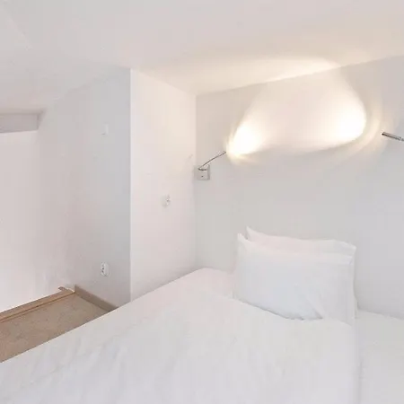 לינה וארוחת בוקר 21 Victus By Renters 3*