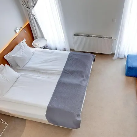 21 Victus By Renters 3*