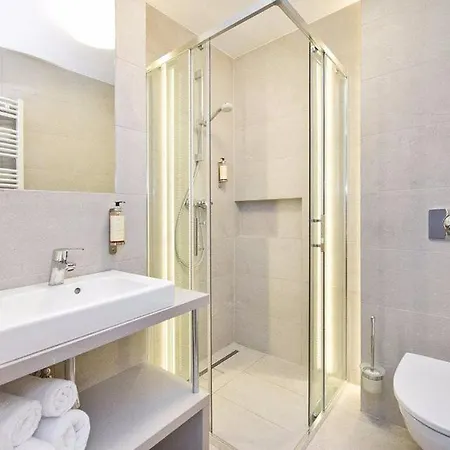 לינה וארוחת בוקר 21 Victus By Renters 3*