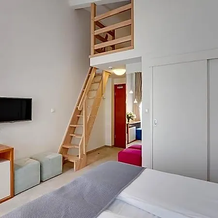 21 Victus By Renters 3*